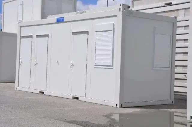 20×8 unit with separate toilet, shower and kitchen areas